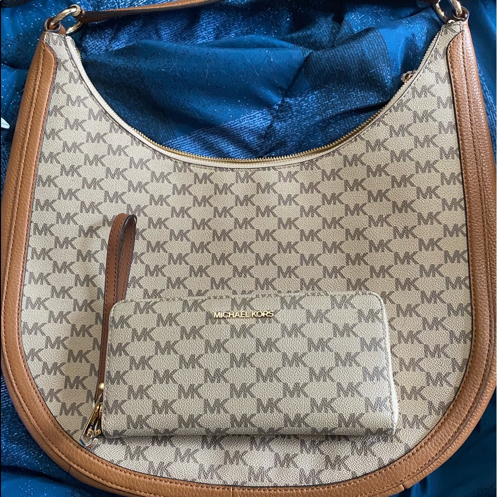 Michael Kors Handbag & Wallet Set